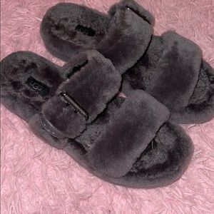 UGG FUZZ YEAH SLIDES SLIGHTLY USED
